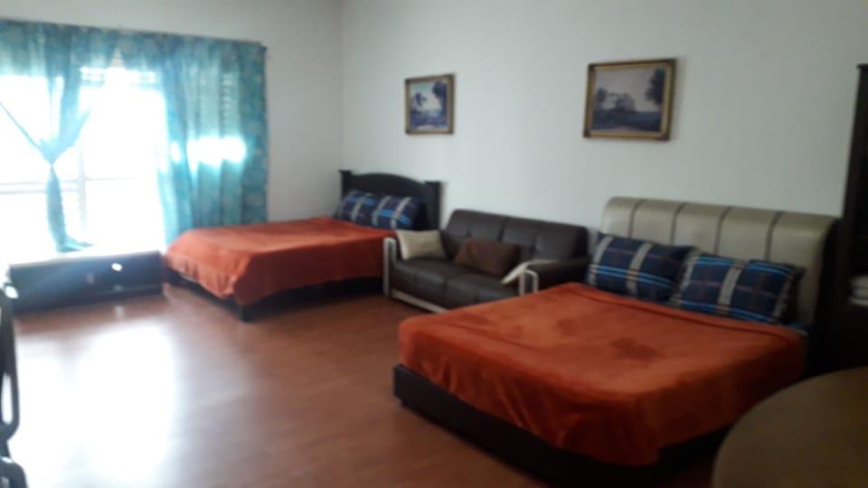 Iron/ironing board, wheelchair access