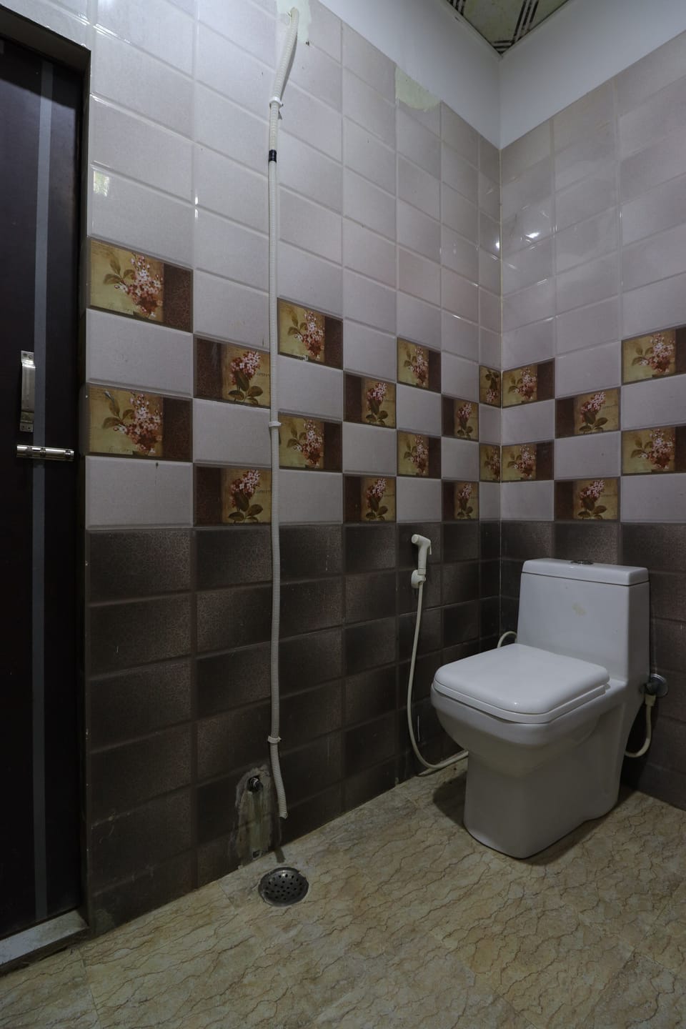 Basic Double Room | Bathroom | Shower, towels, soap, toilet paper
