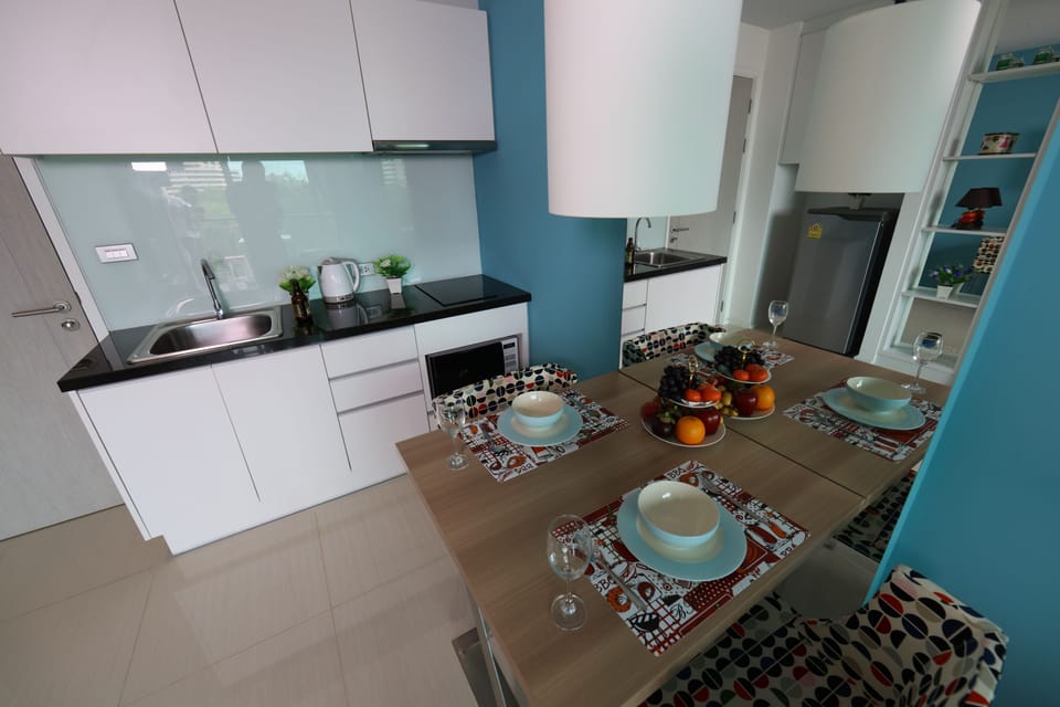 Full-size fridge, microwave, coffee/tea maker, electric kettle