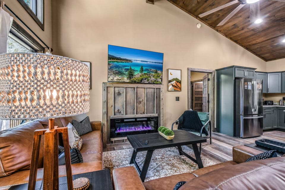 Cabin, 2 Bedrooms | Living area | Smart TV