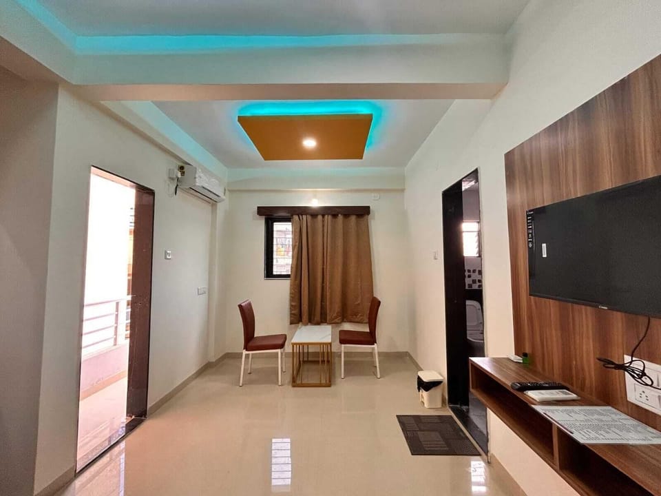 Luxury Single Room, Balcony | Free WiFi