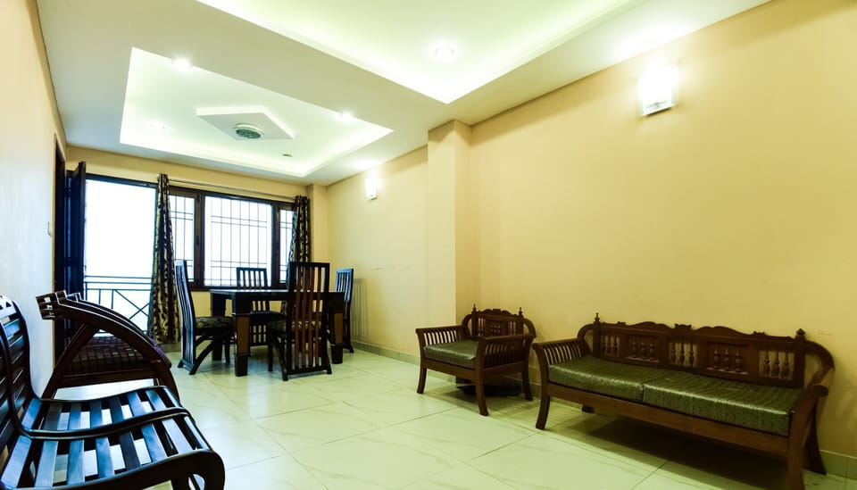 Deluxe Double Room | In-room dining