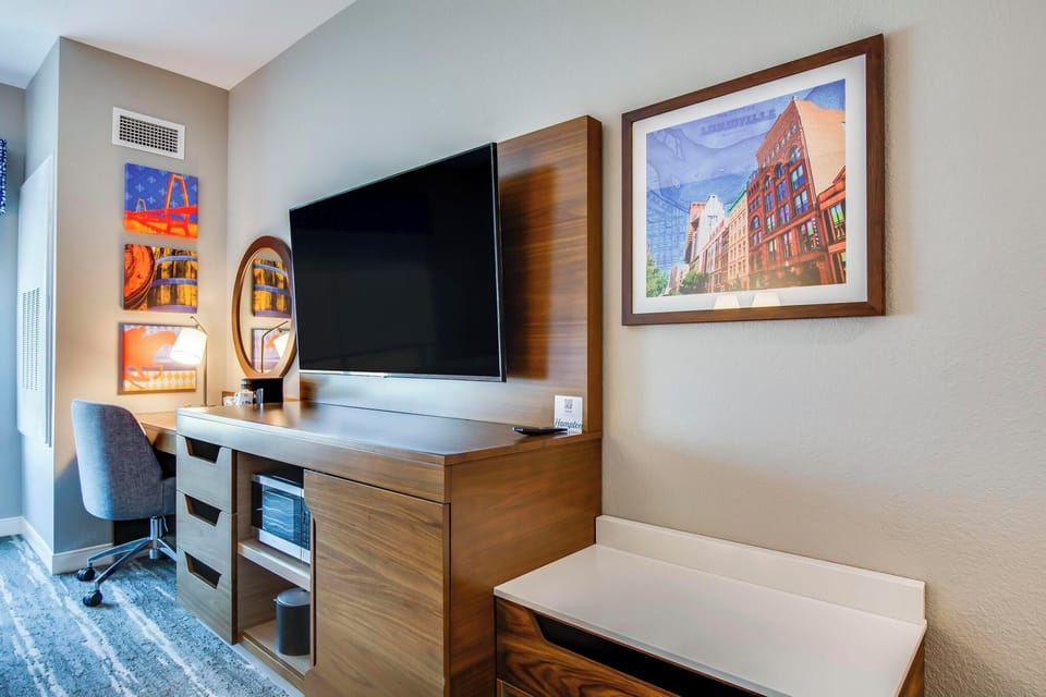 Iron/ironing board, bed sheets