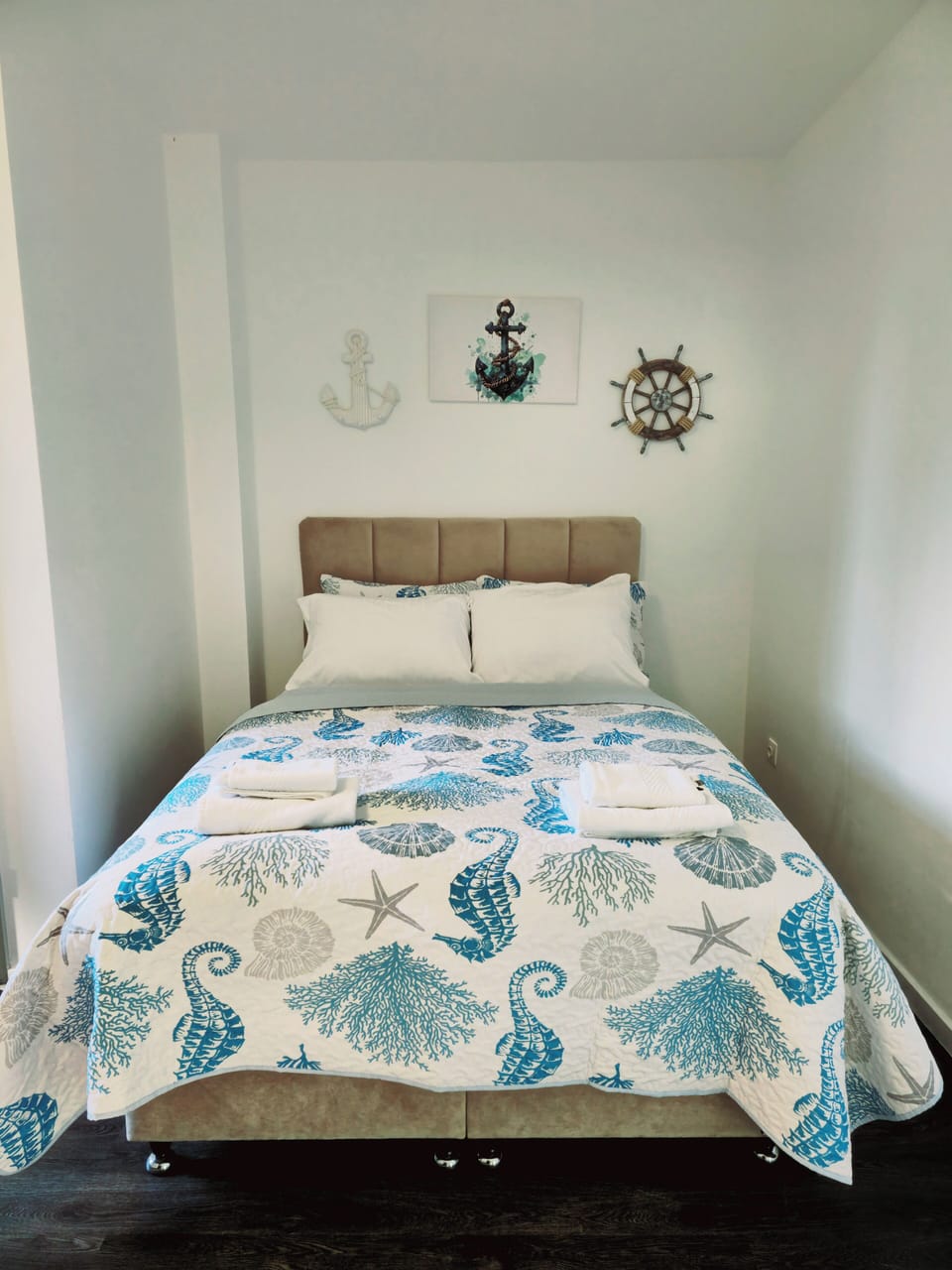 Premium bedding, desk, laptop workspace, free WiFi
