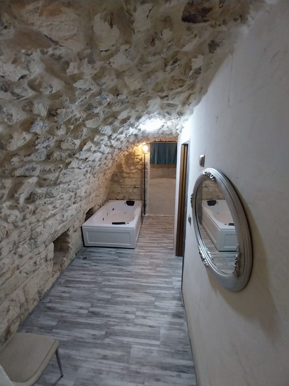 Traditional Double or Twin Room, Courtyard View | Bathroom | Combined shower/tub, hair dryer, slippers, towels