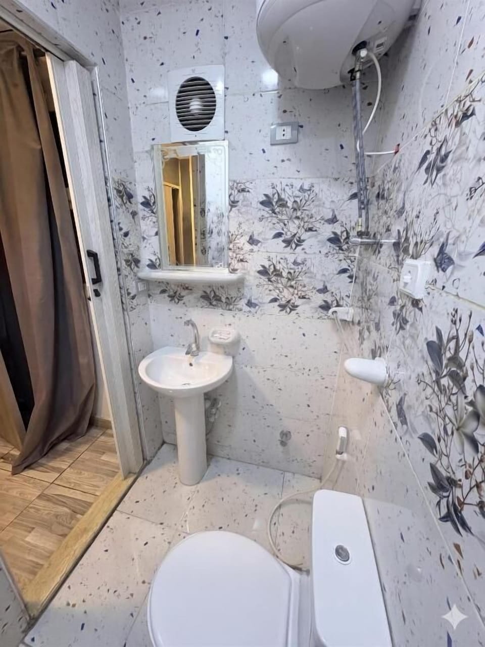 Comfort Double Room Single Use | Bathroom | Shower, free toiletries, towels, soap