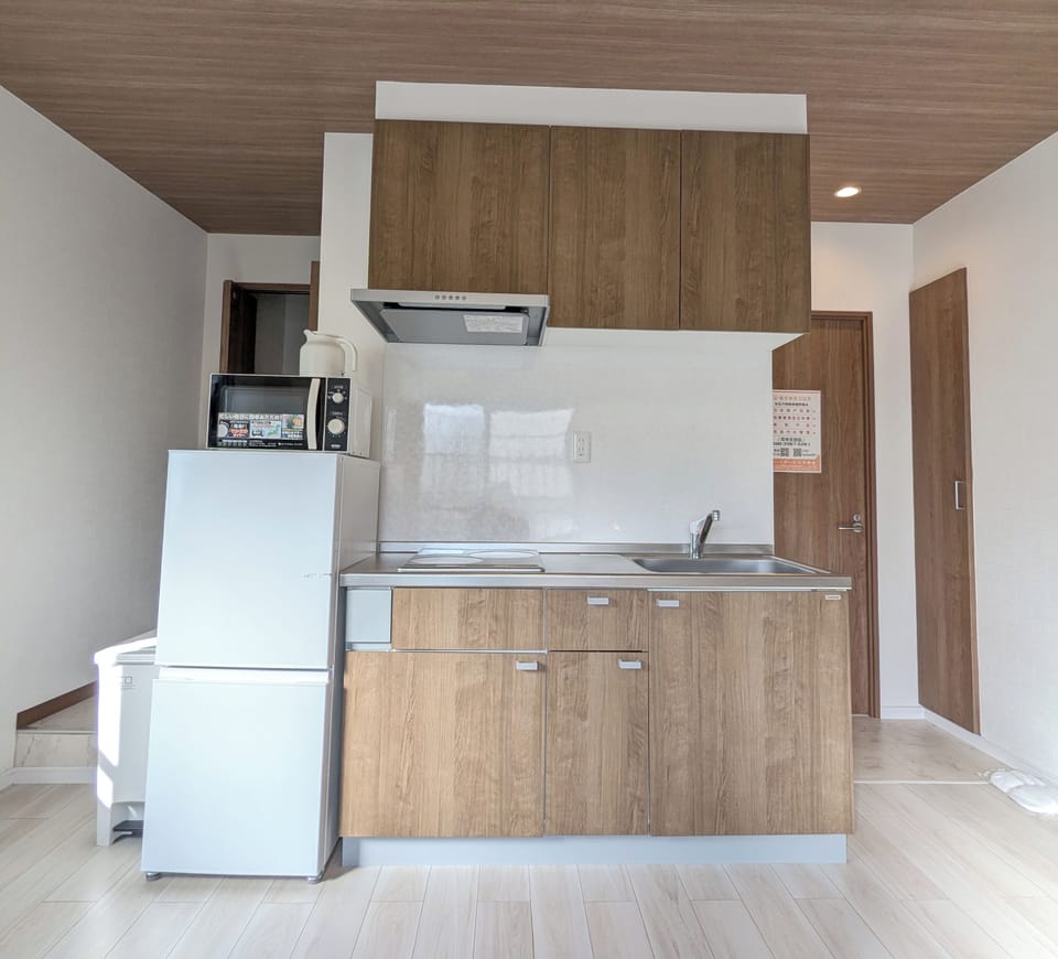 Basic Apartment, Non Smoking | Private kitchen | Fridge, microwave, stovetop, cookware/dishes/utensils