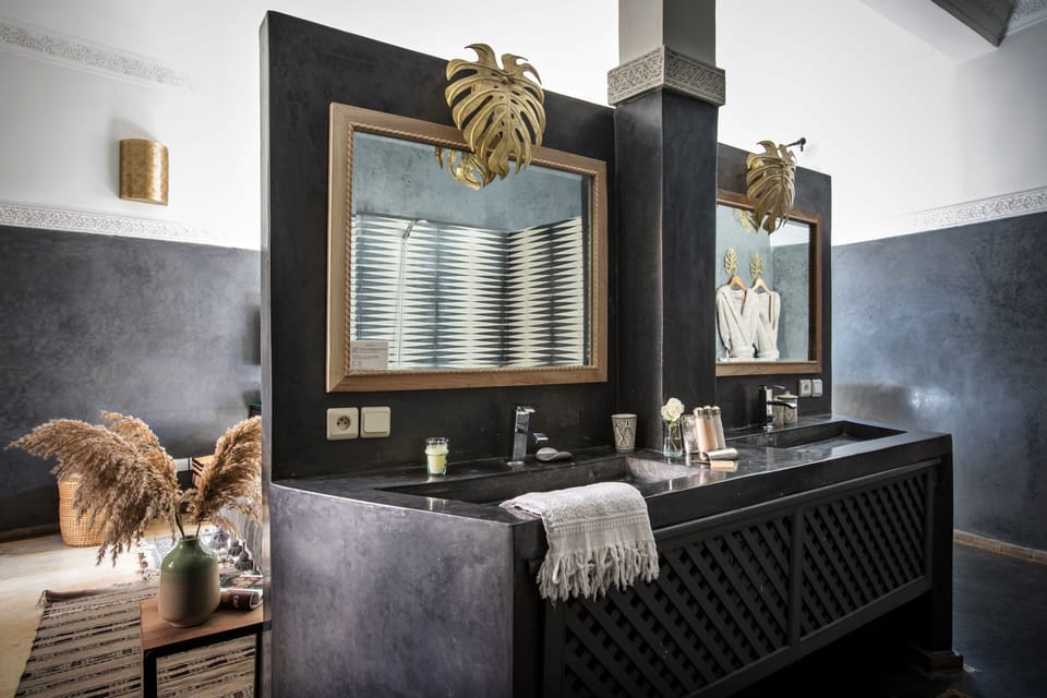 Senior Suite, Bathtub (Histoire D'o Côté ROMI) | Bathroom | Eco-friendly toiletries, hair dryer, bathrobes, slippers