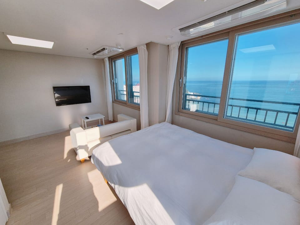 Deluxe Double Room, Ocean View | Free WiFi