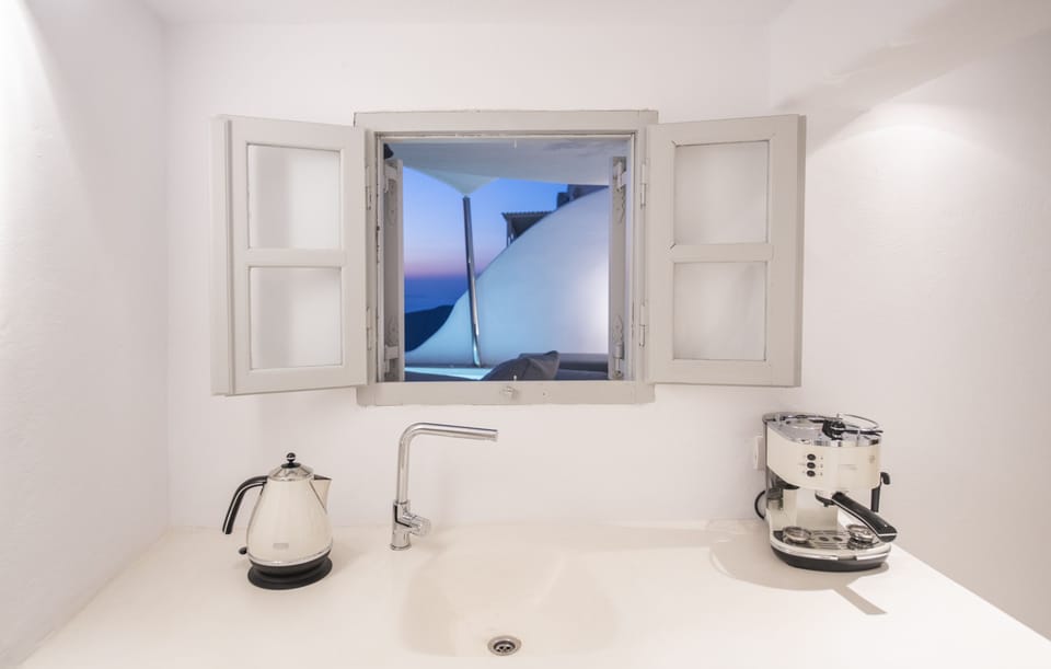 Premium Suite, 2 Bedrooms, Hot Tub, Caldera & Sea View | Coffee and/or coffee maker