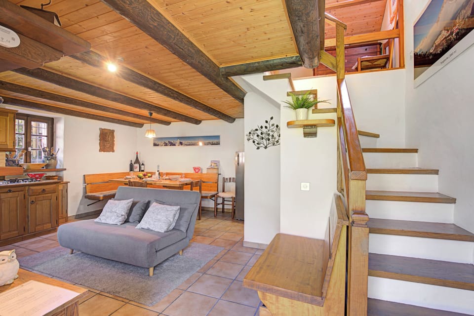 Flat-screen TV, fireplace