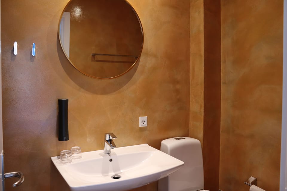 Standard Double or Twin Room | Bathroom | Shower, towels, soap, shampoo