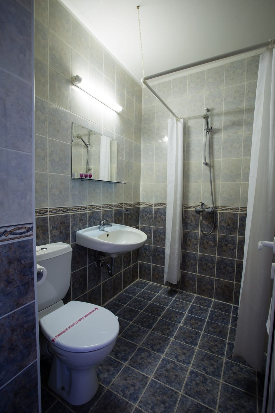 Traditional Twin Room, 1 Bedroom, Garden View | Bathroom | Shower, free toiletries, hair dryer
