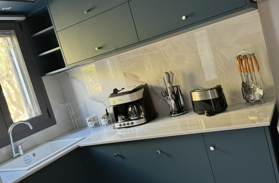 Luxury Studio Suite, Mountain View | Bathroom | Eco-friendly toiletries, hair dryer, bathrobes, slippers