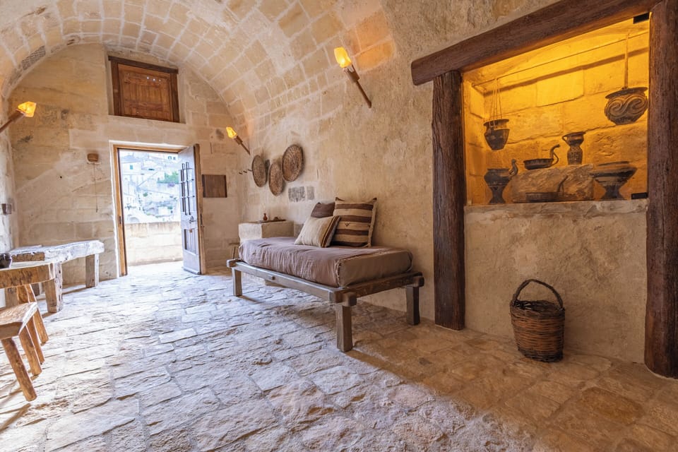 Bronze Age Dwelling 2 (Palma Campania) - in a cave with view of the Sassi | Down comforters, desk, WiFi (free), individually decorated