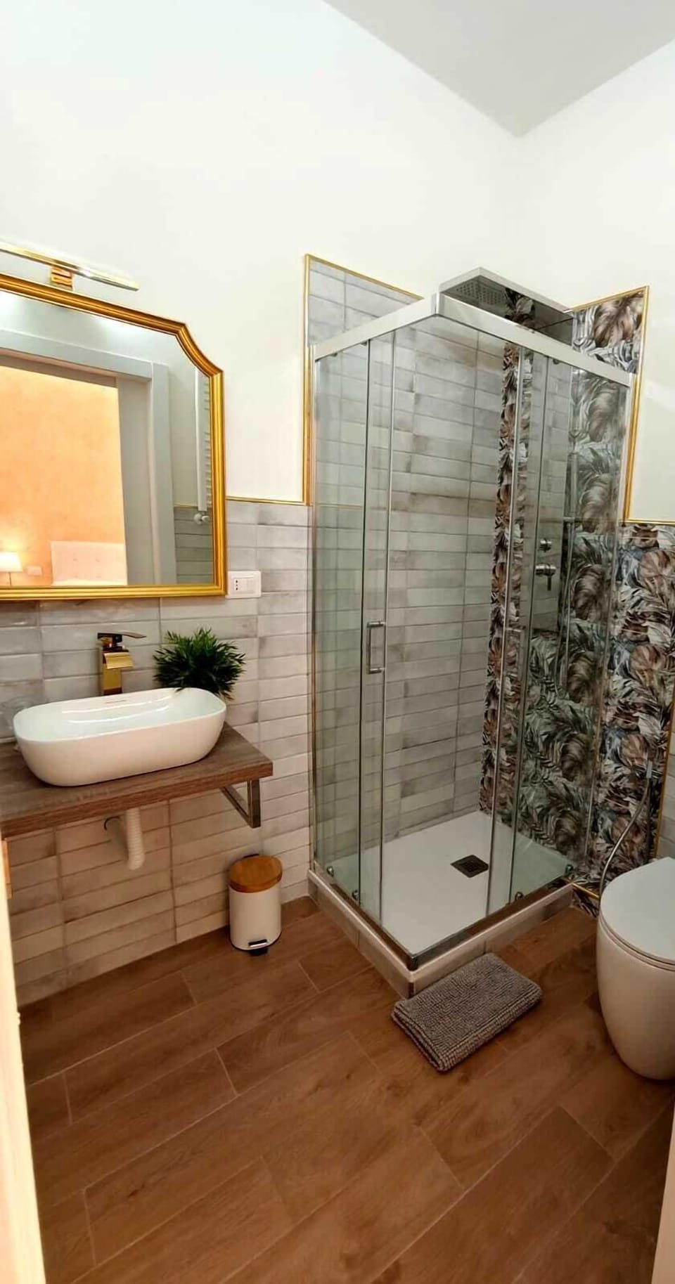 Standard Double Room, Courtyard View | Bathroom | Shower, hair dryer, towels, soap