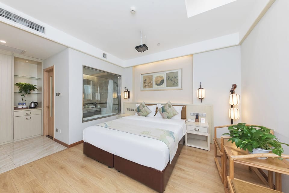 Basic Double or Twin Room | In-room safe, iron/ironing board, WiFi (free)