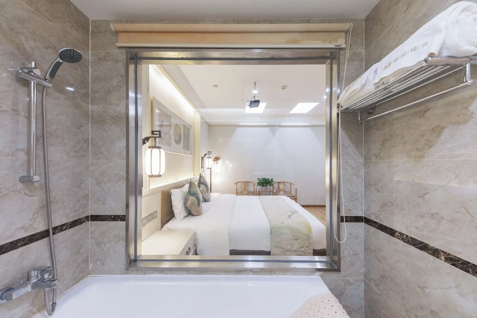 Basic Double or Twin Room | In-room safe, iron/ironing board, WiFi (free)