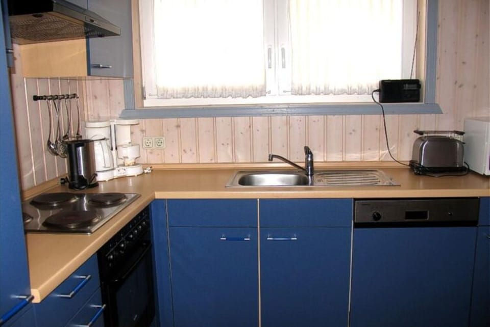 House | Private kitchen | Electric kettle, toaster, highchair