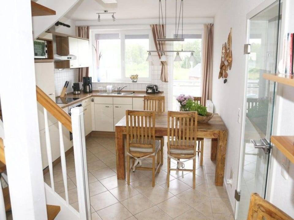 Apartment | Private kitchen | Electric kettle, toaster, highchair