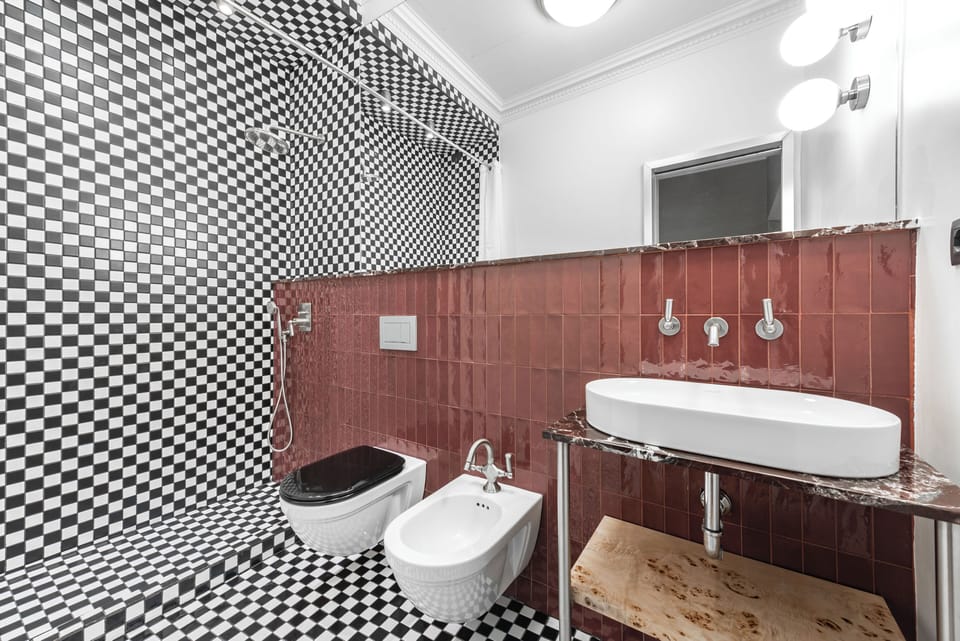 Suite | Bathroom | Shower, hair dryer, slippers, towels