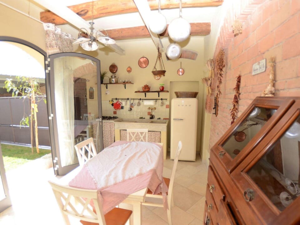 Cottage | Dining