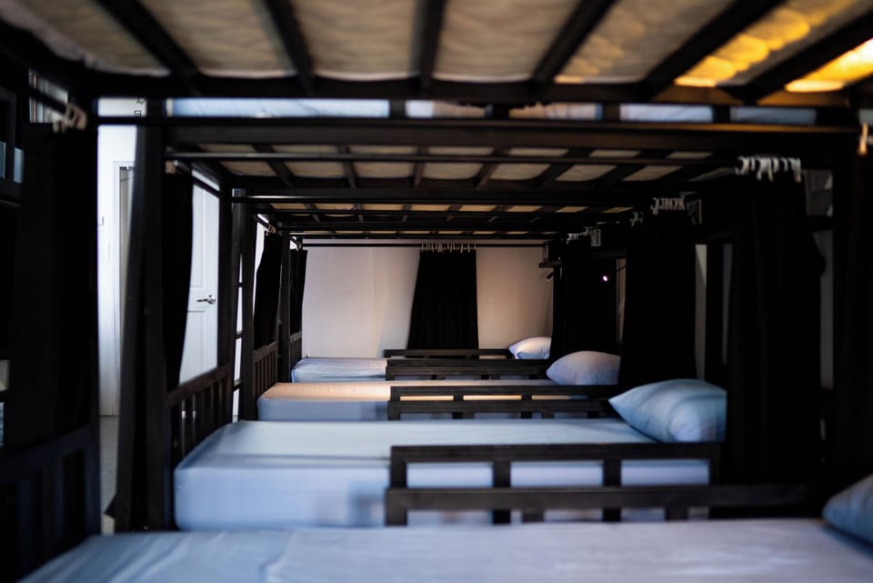 In-room safe, bed sheets