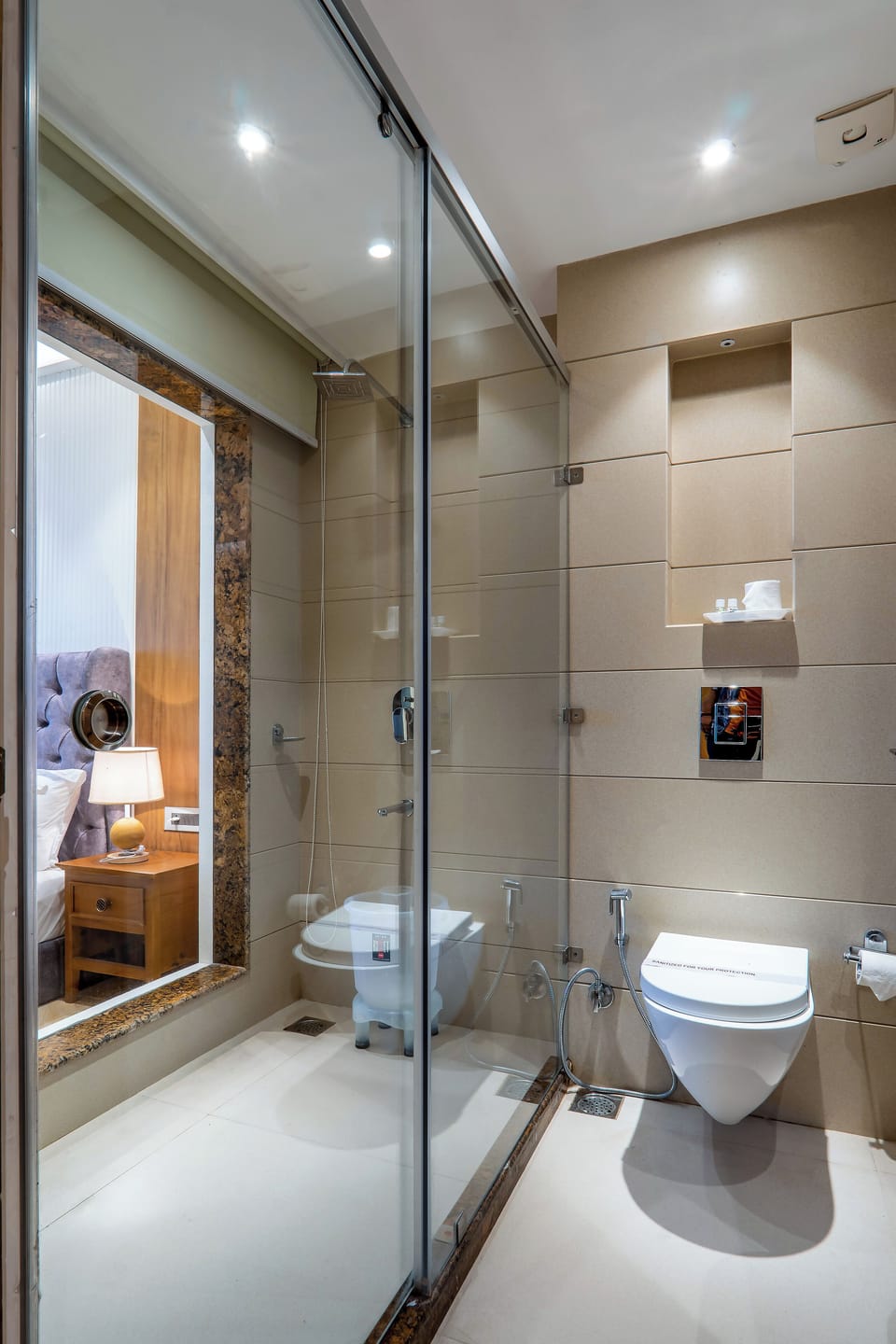 Elite Double Room | Bathroom | Shower, free toiletries, towels