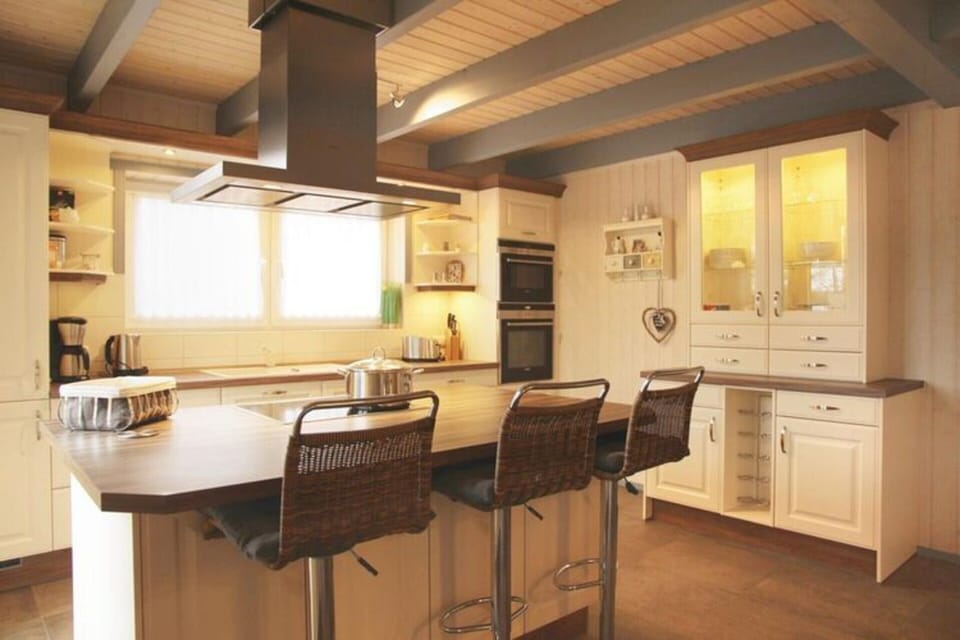 House | Private kitchen | Electric kettle, toaster, highchair
