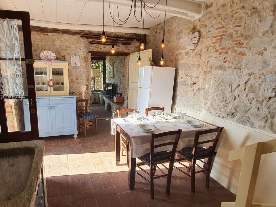 Cottage | Dining