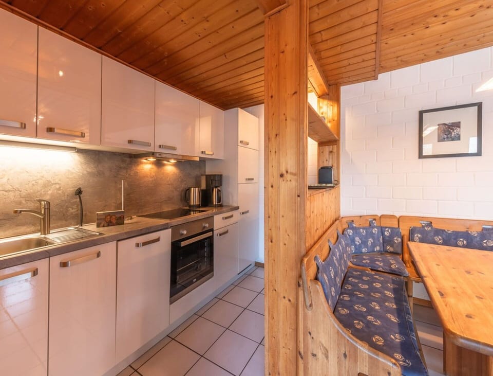 House | Private kitchen | Electric kettle, toaster, highchair