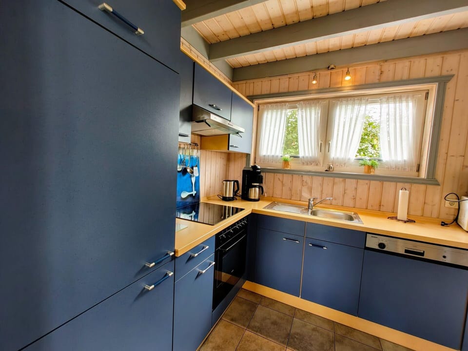 House | Private kitchen | Electric kettle, toaster
