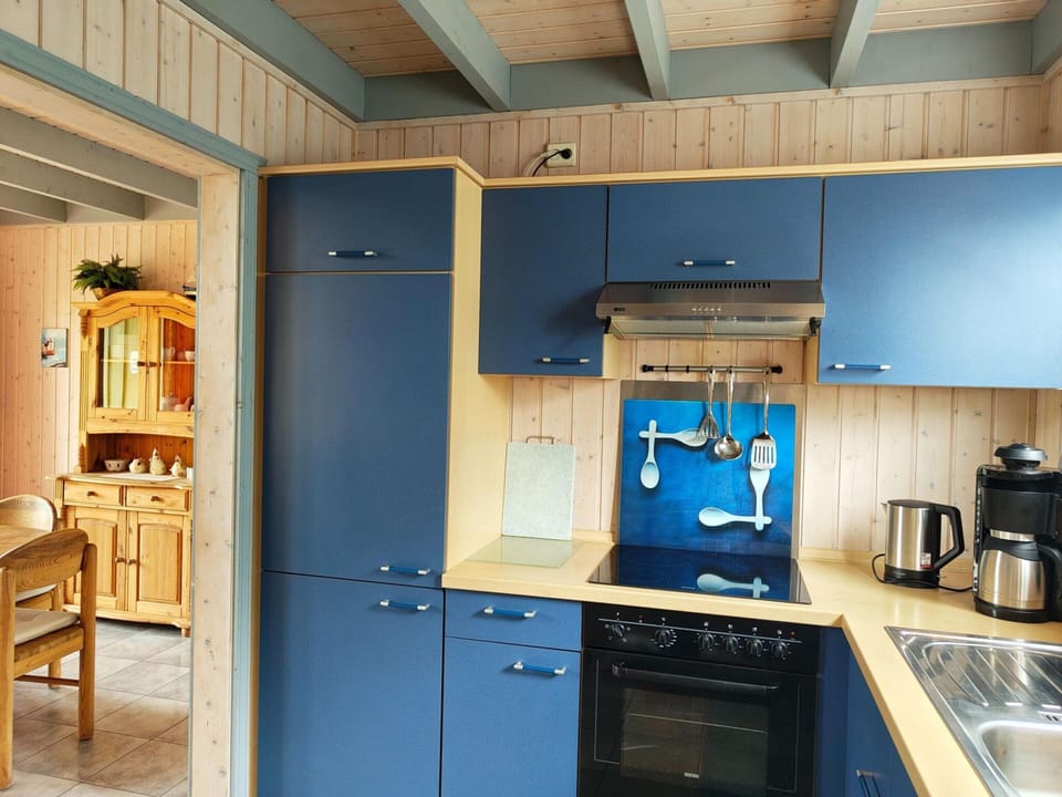House | Private kitchen | Electric kettle, toaster