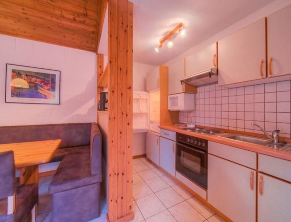 House | Private kitchen | Electric kettle, toaster, highchair