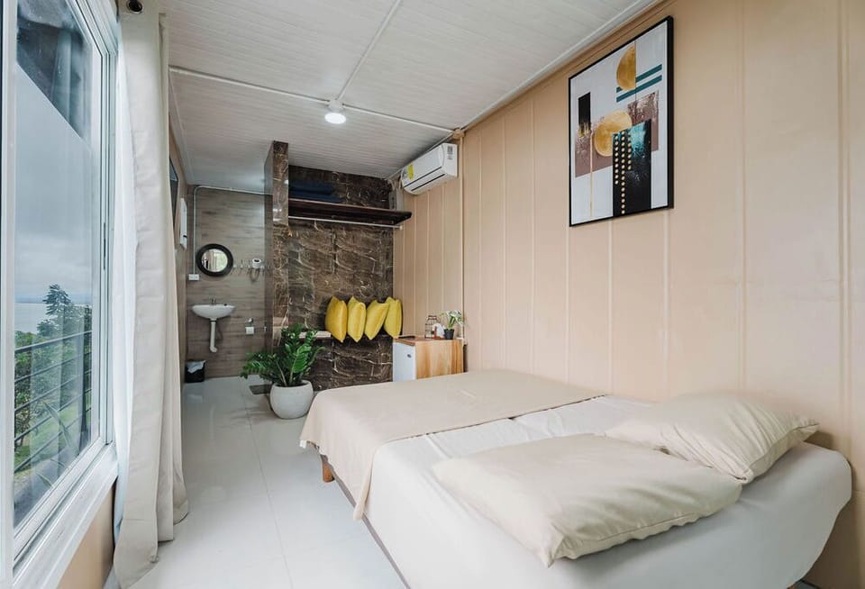 Double Room with Sea View | Bed sheets
