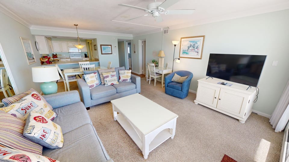 Condo, 1 Bedroom | Living area