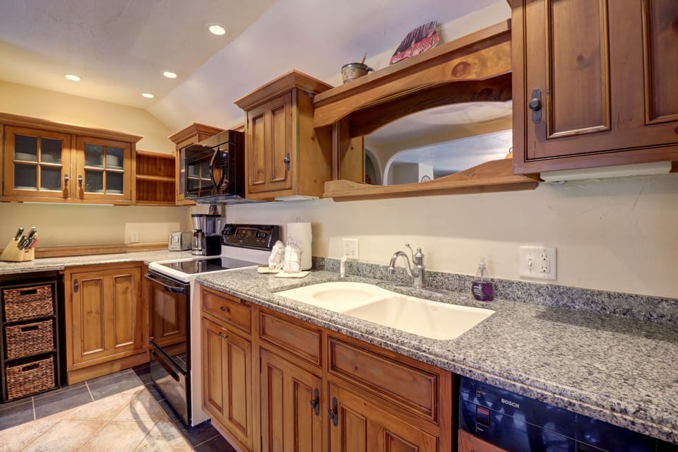 Condo, 2 Bedrooms | Private kitchen | Coffee/tea maker, fridge, oven, toaster