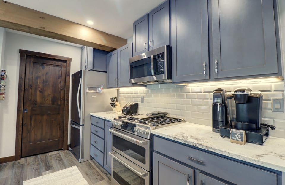 Condo, 3 Bedrooms | Private kitchen | Coffee/tea maker, fridge, oven, toaster