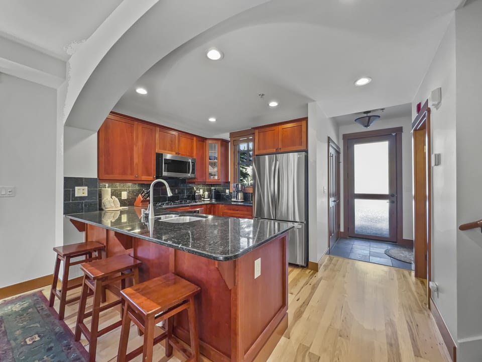 Townhome, 4 Bedrooms | Private kitchen | Fridge, oven, coffee/tea maker, toaster