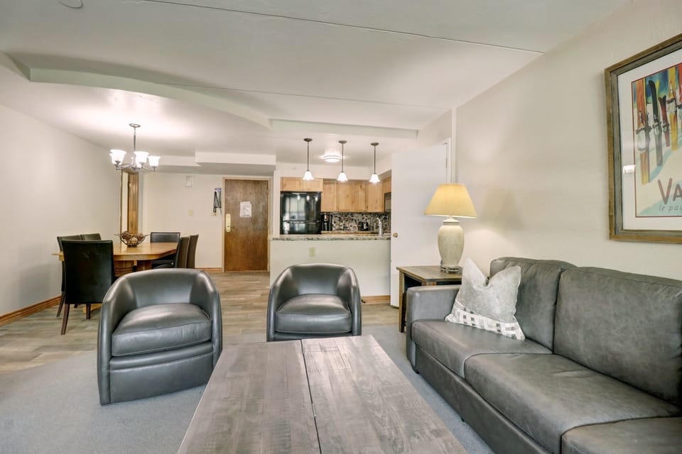 Condo, 2 Bedrooms | Living area