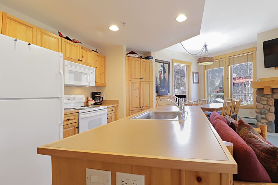 Condo, 2 Bedrooms | Private kitchen | Coffee/tea maker, fridge, oven, toaster