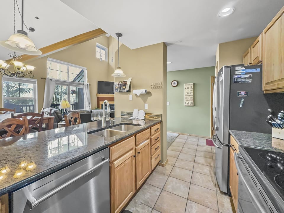 Condo, 1 Bedroom | Private kitchen | Coffee/tea maker, fridge, oven, toaster