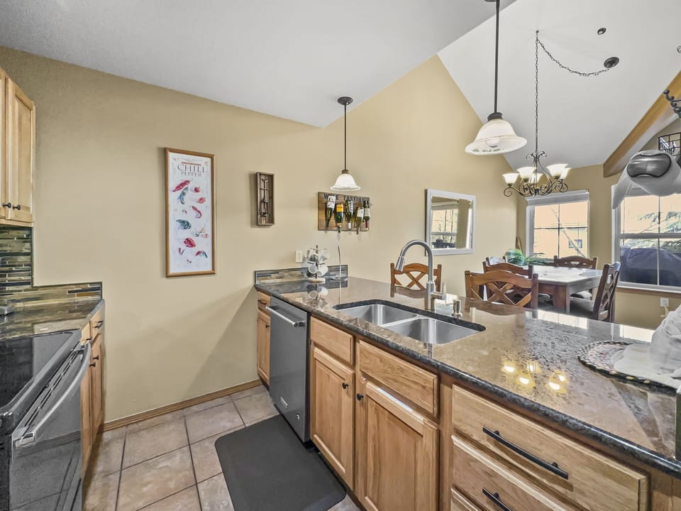 Condo, 1 Bedroom | Private kitchen | Coffee/tea maker, fridge, oven, toaster