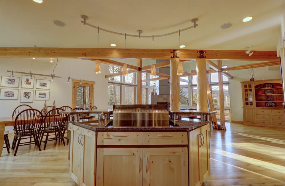 House, 4 Bedrooms | Dining