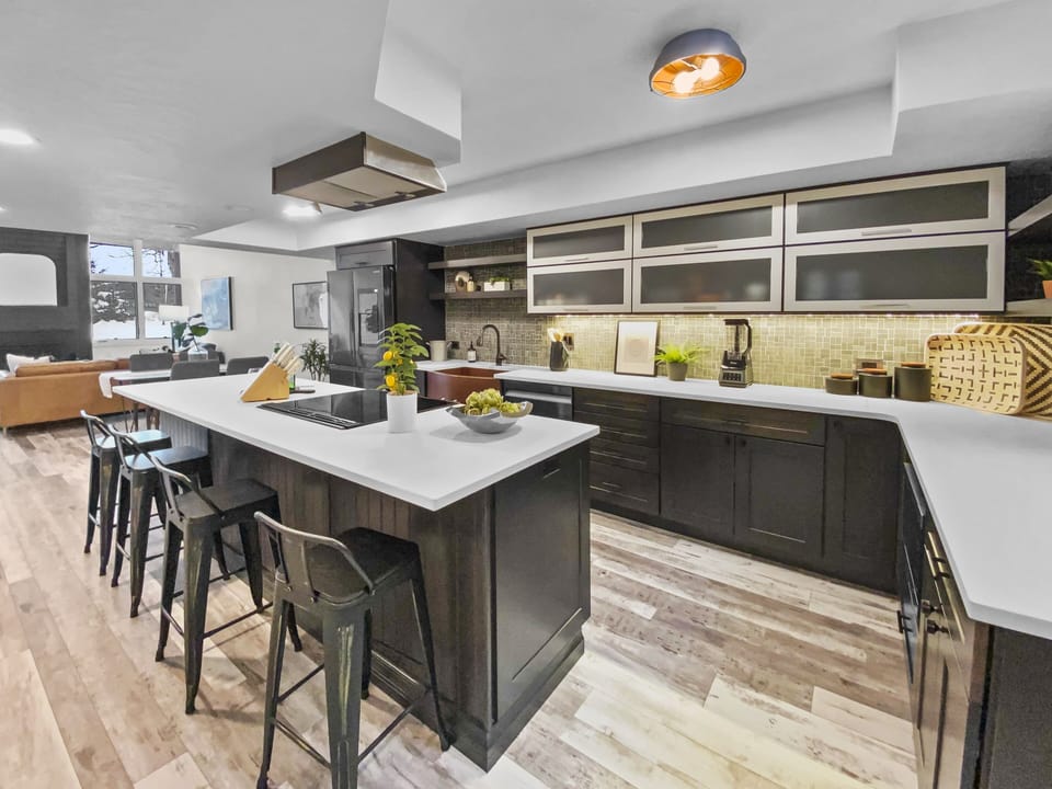 Condo, 3 Bedrooms | Private kitchen | Coffee/tea maker, fridge, oven, electric kettle