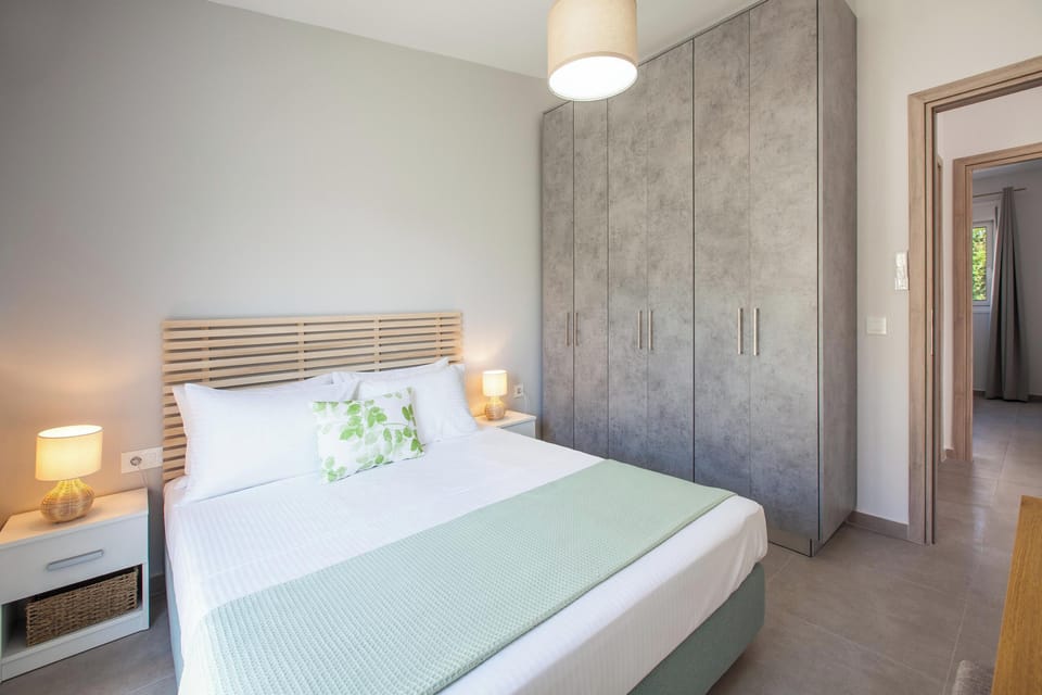 House, Pool View | 2 bedrooms, blackout drapes, soundproofing, iron/ironing board