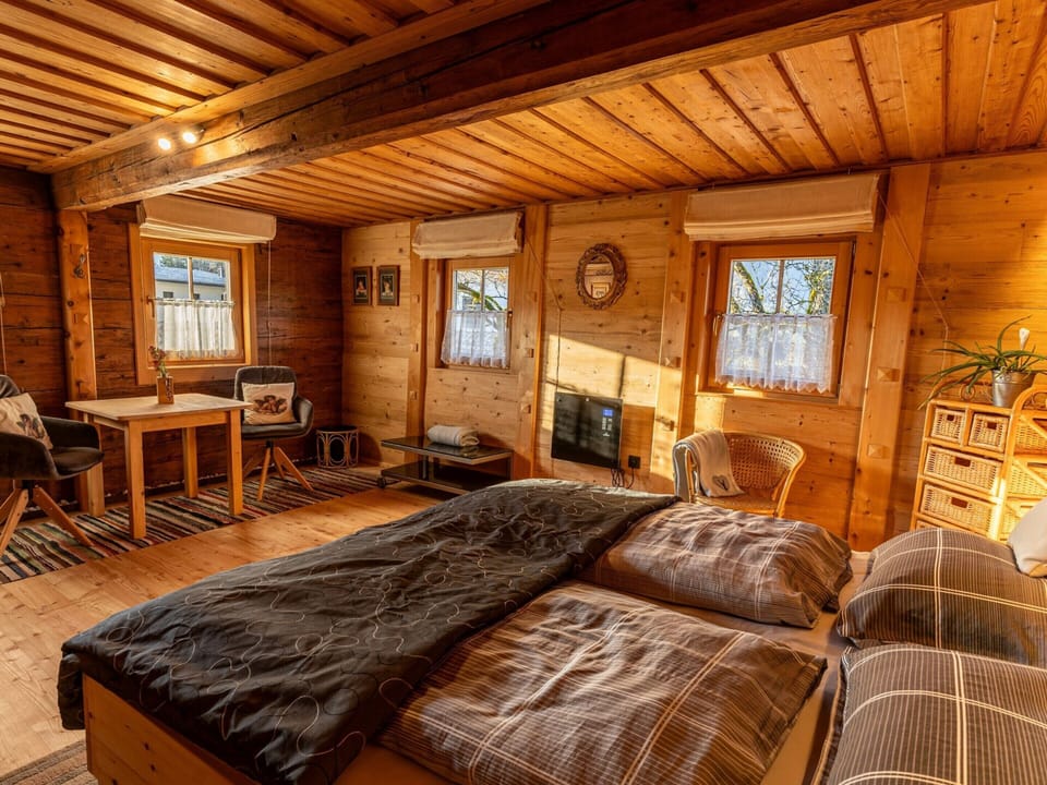 House | 4 bedrooms, individually furnished, bed sheets