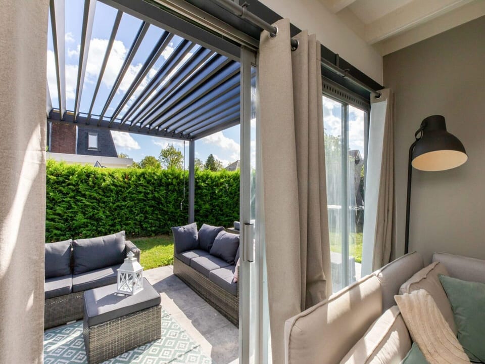 House | Balcony