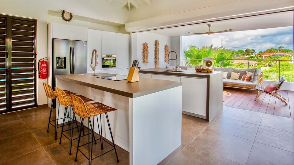 Superior Villa, Pool View | Private kitchen | Fridge, microwave, oven, stovetop