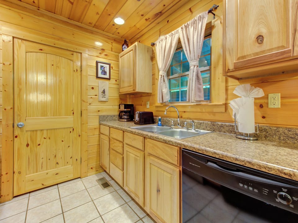 Cabin, Multiple Beds, Hot Tub, Mountain View (Smokies Bungalow) | Private kitchen | Fridge, microwave, oven, dishwasher